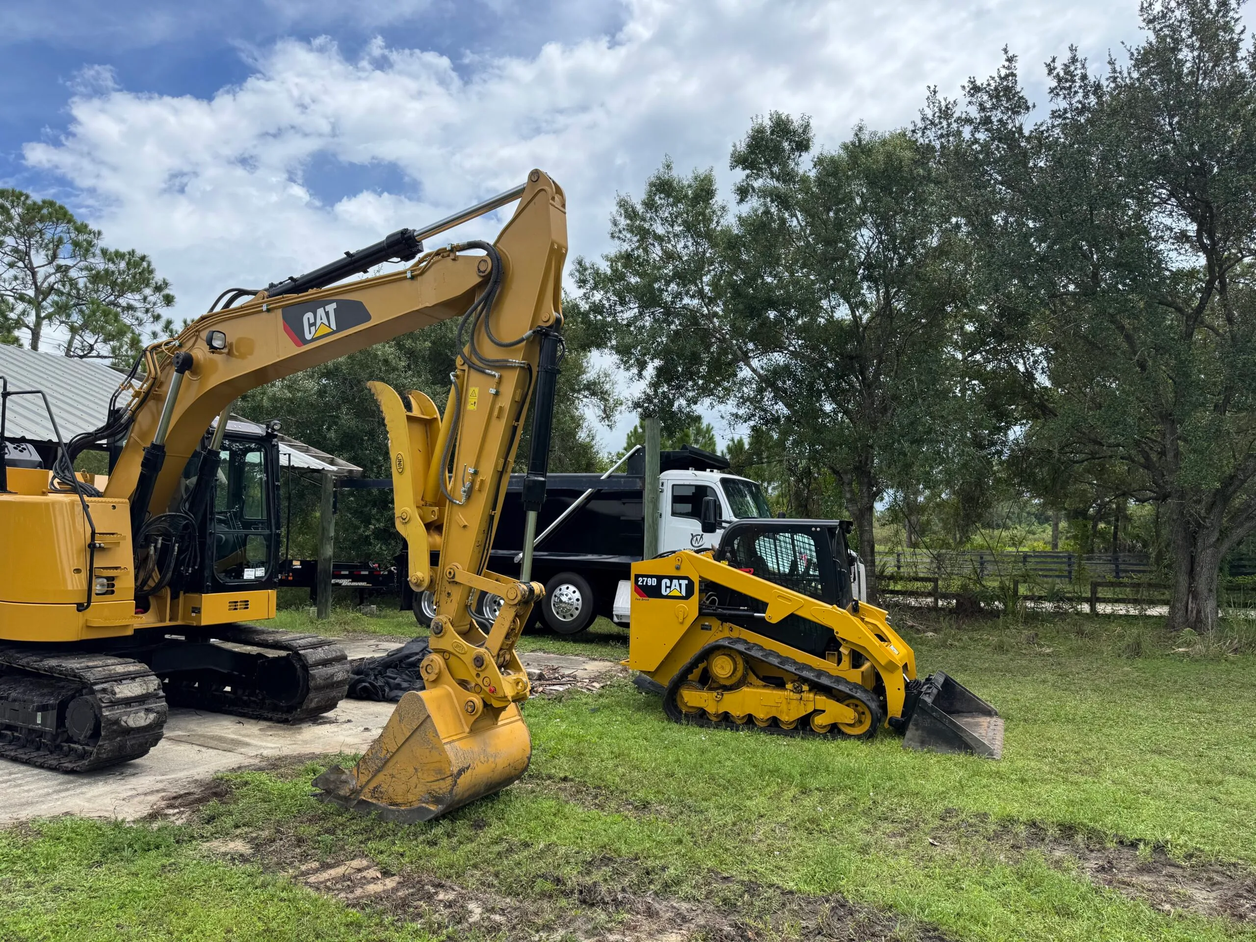 New Wave Concepts equipment fleet on a land clearing project in Southwest Florida